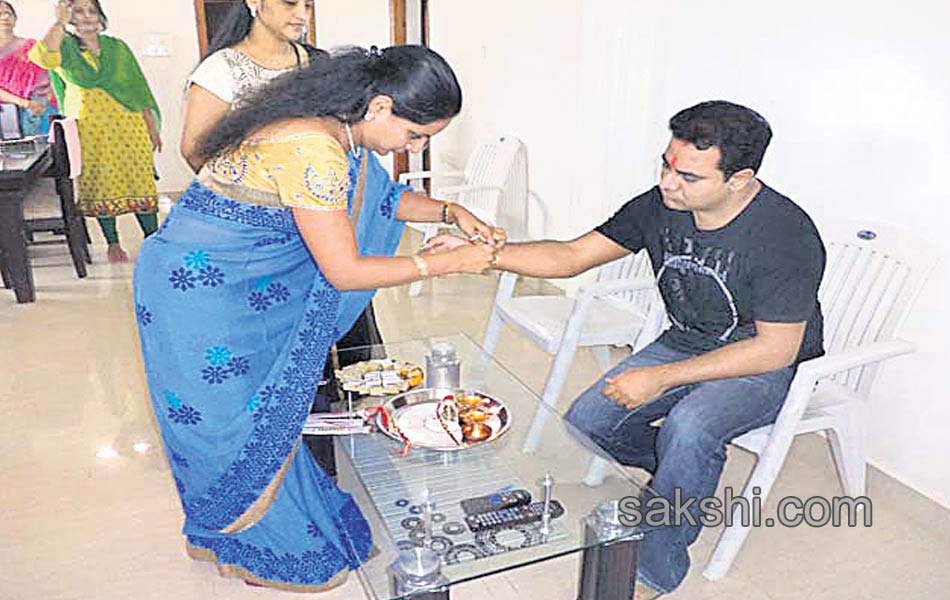 politicians to celebrate siblings women politicians raksha bandhan - Sakshi2