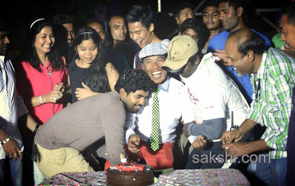 fight master peter hein celebrates his birthday at baahubali sets5