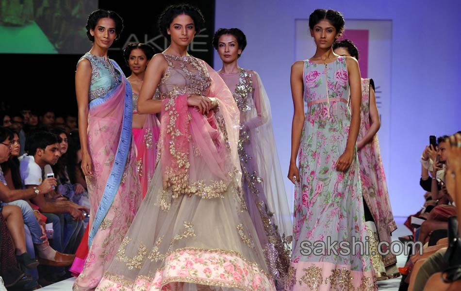 celebrities at lakme fashion week19