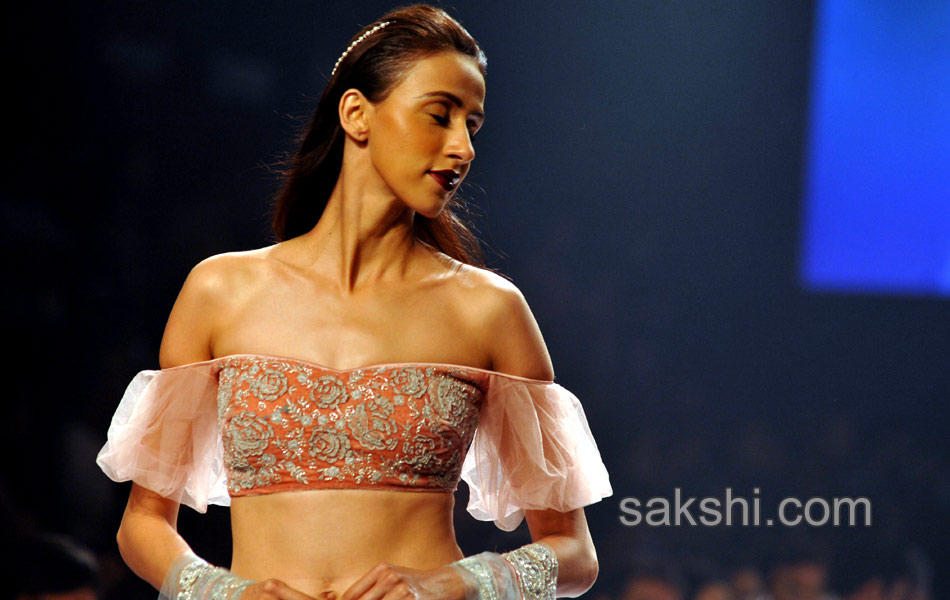 celebrities at last day of lakme fashion week11