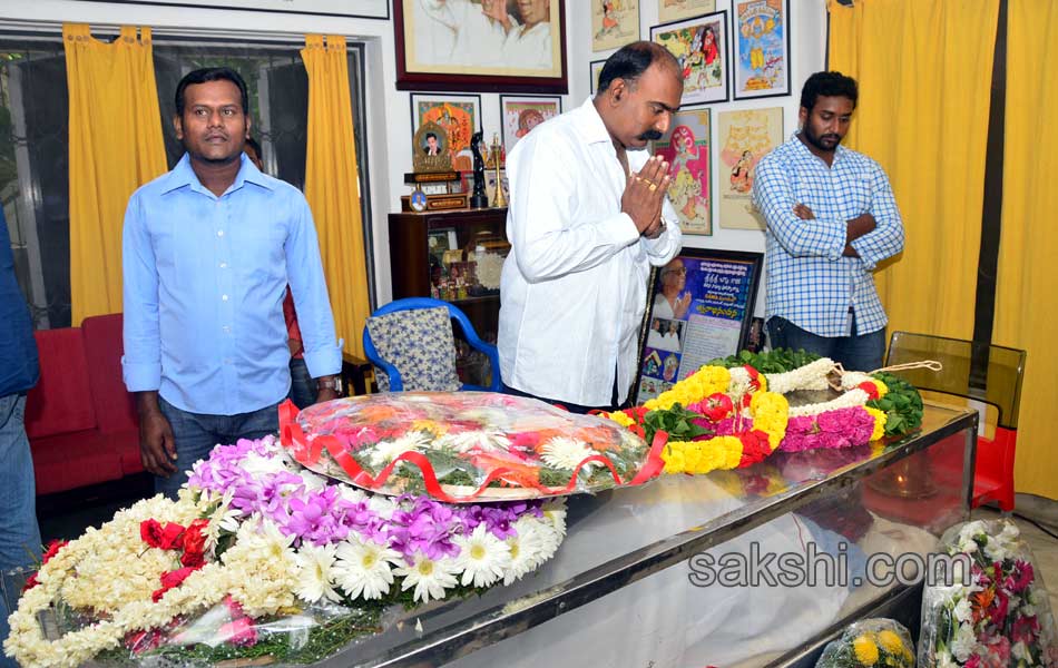 Film Director Bapu last rites - Sakshi13