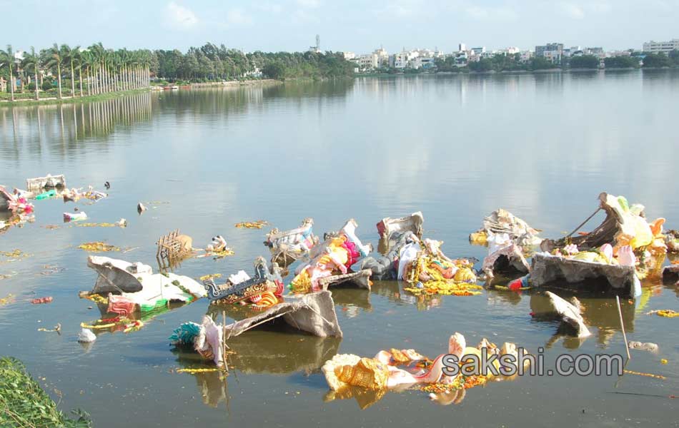 Lord Ganesh idols being immersed in Hussainsagar lake16