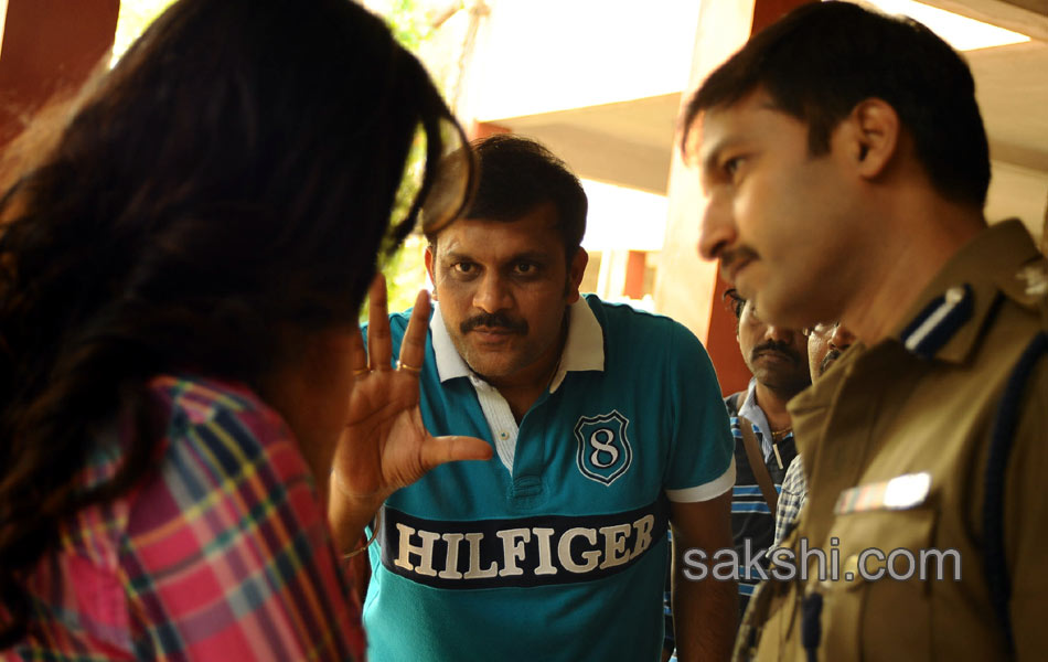 Loukyam Movie Working Stills17