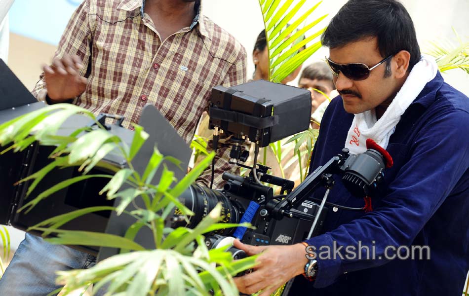 Loukyam Movie Working Stills21