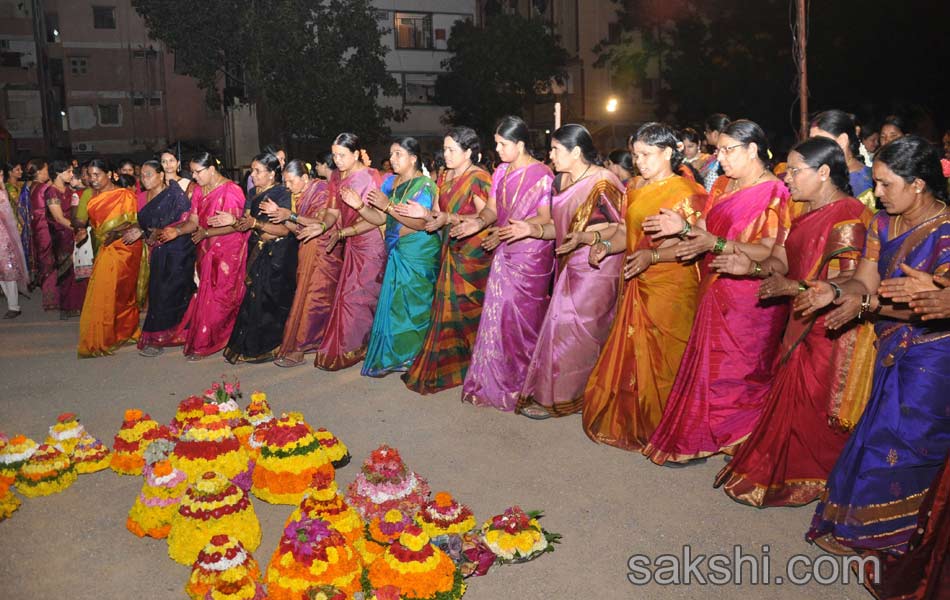 Bathukamma celebrations started at hyderabad city20