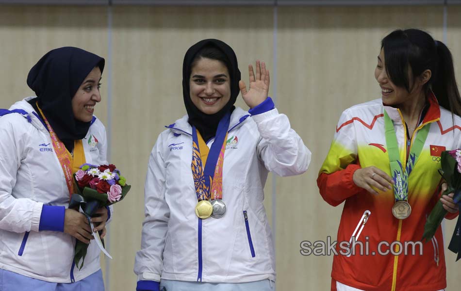 Bindra won bronze medal in the 10m air rifle individual event2