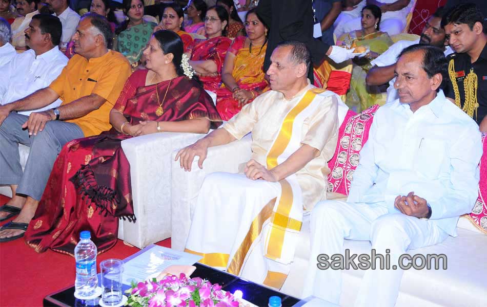 CM KCR  family in Bathukamma Celebrations at Tank Bund - Sakshi7