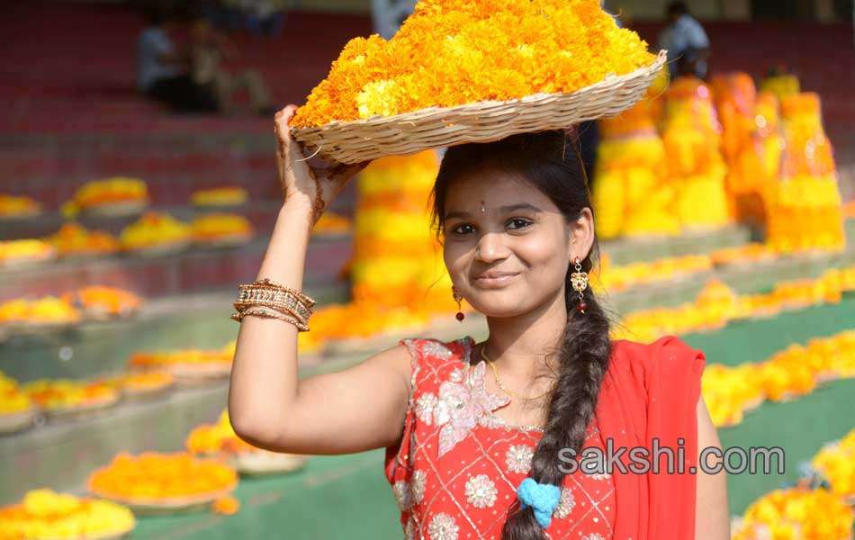 CM KCR  family in Bathukamma Celebrations at Tank Bund - Sakshi28