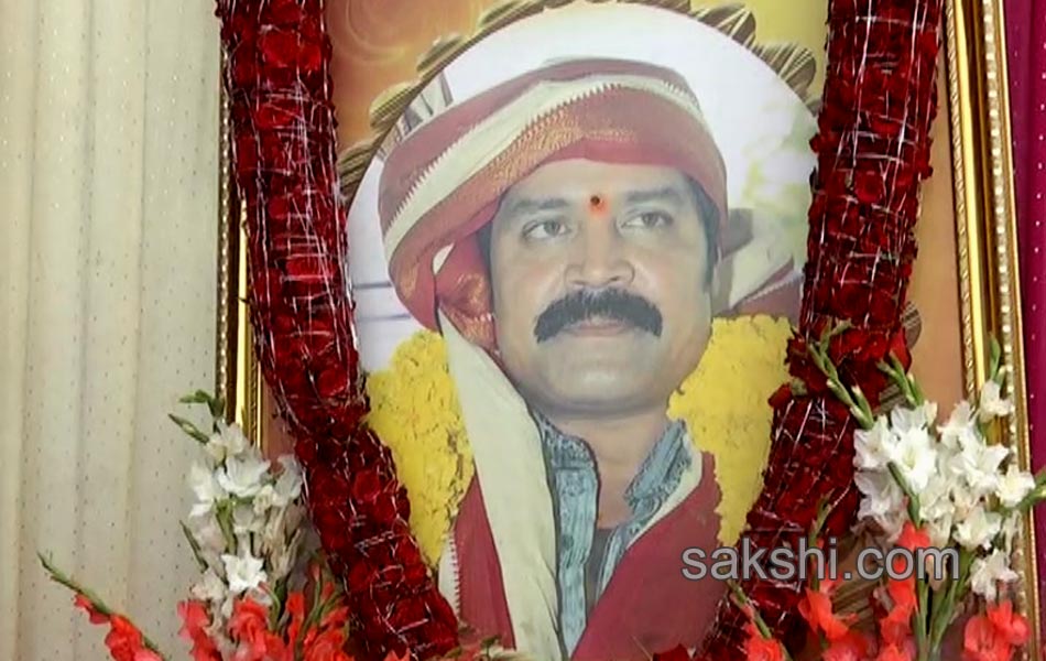 Srihari Wife On First Death Anniversary Of her Husband - Sakshi4