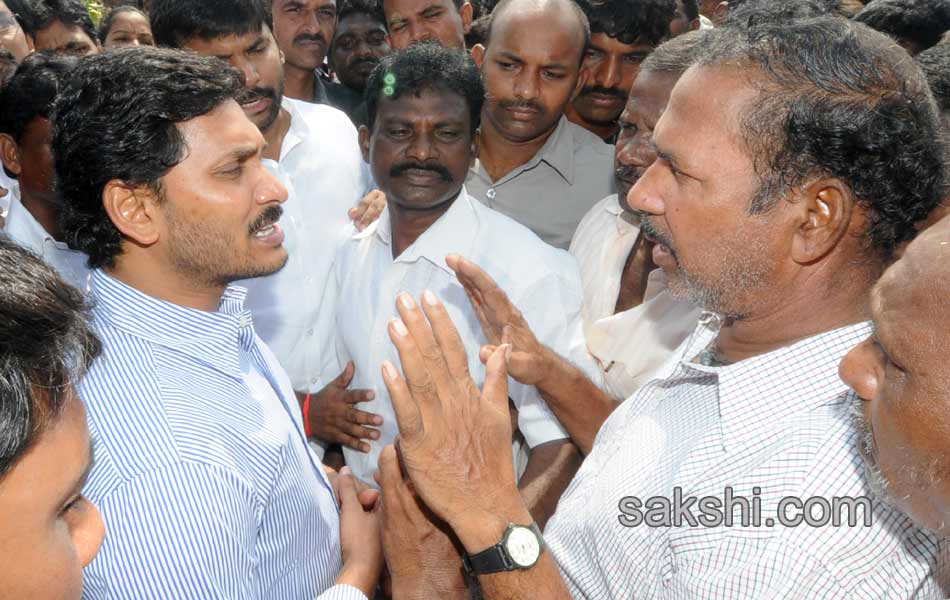 Y S Jagan Mohan Reddy to tour cyclone affected areas - Sakshi17