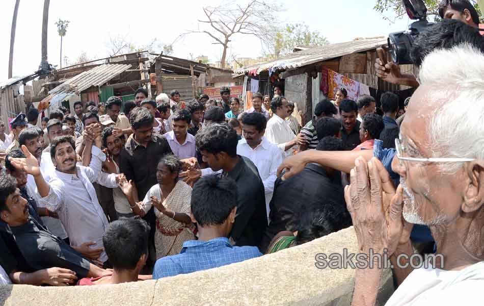 Y S jagan mohan reddy tour to cyclone affected - Sakshi11