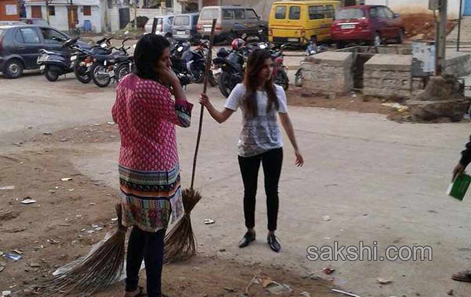 samantha takes up broom participates in swachcha bharat - Sakshi6