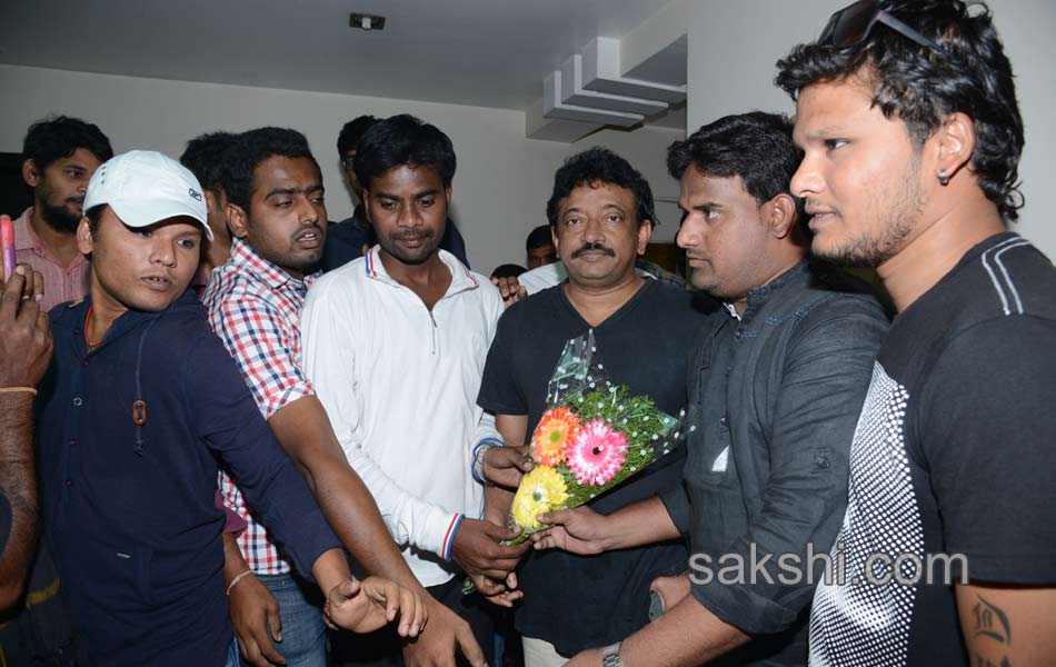 Ramgopal verma entered in karimnagar - Sakshi11