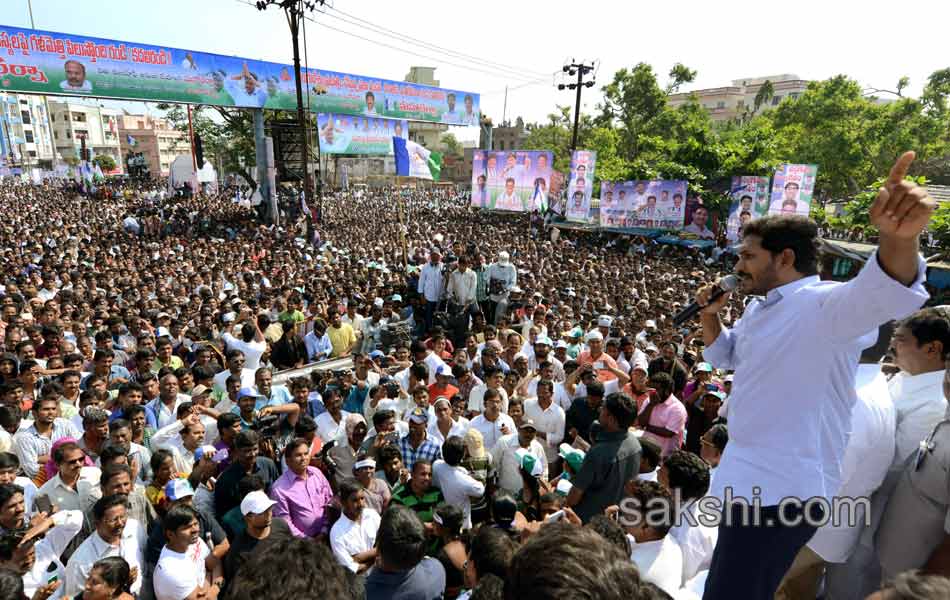 YSRCP Maha Dharna at visakapatnam - Sakshi9