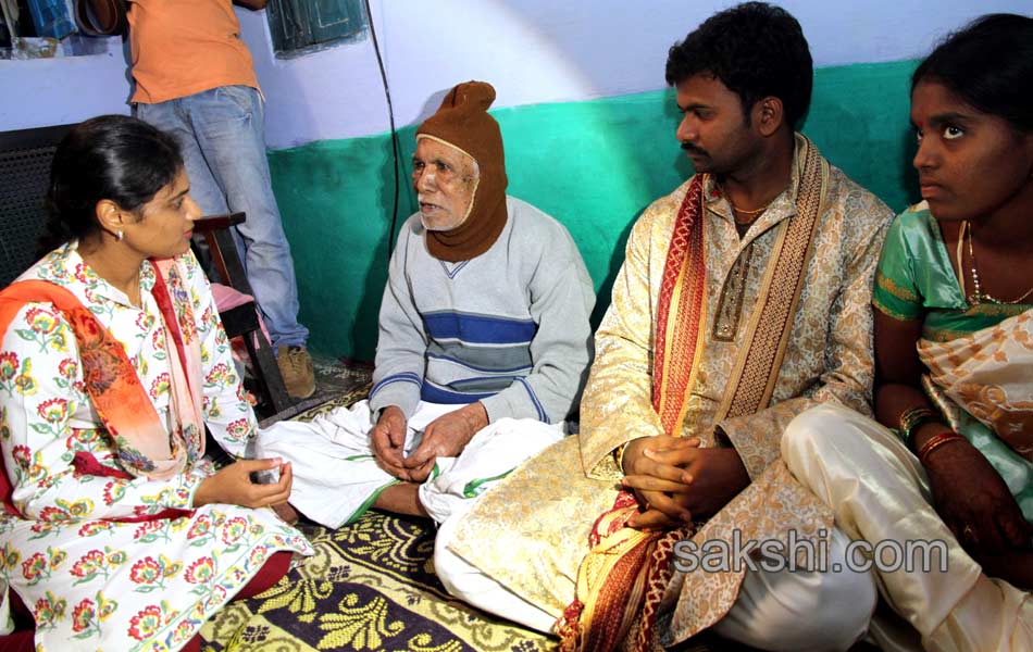 ys sharmila paramarsha yatra in chityala7