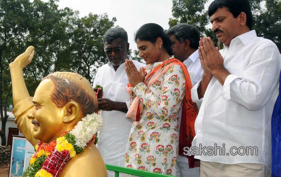 ys sharmila paramarsha yatra in chityala12