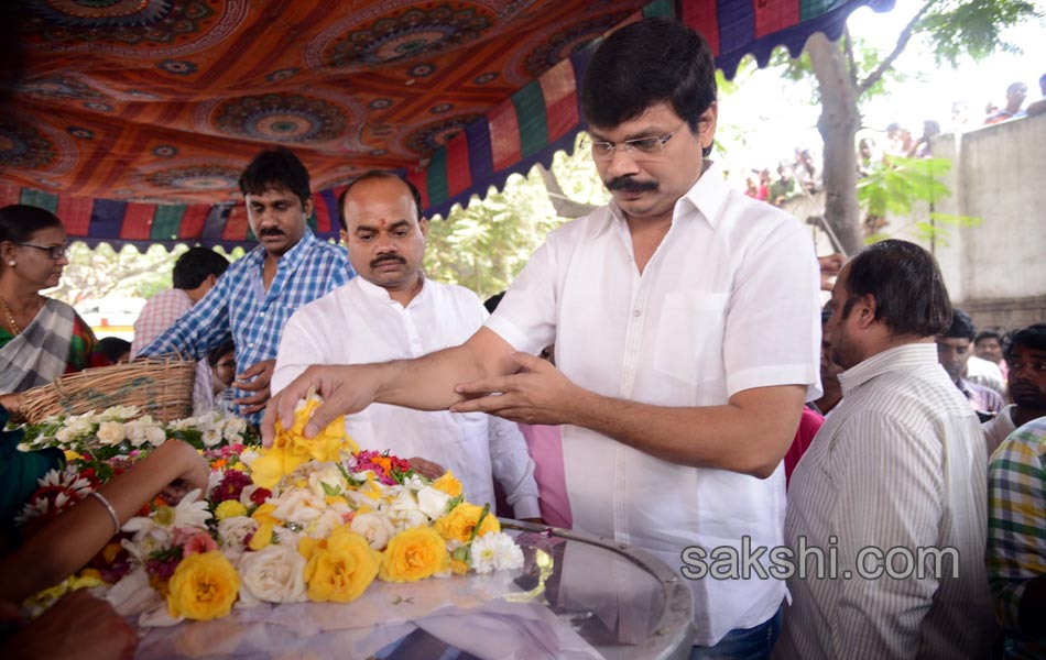 Tollywood Industry pay tributes to Music director Chakri10