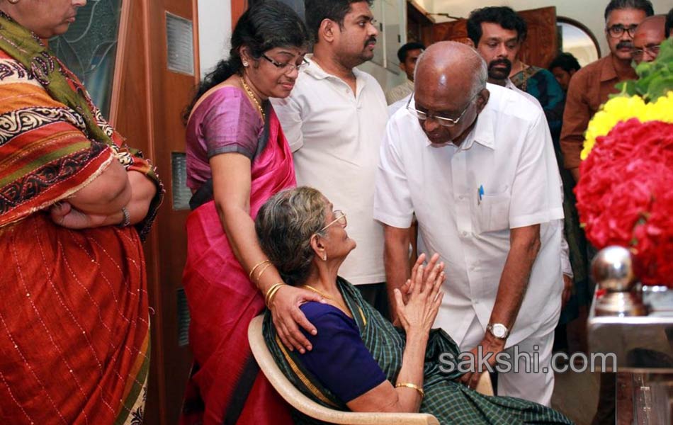 Condolences pour in from political fraternity for filmmaker K Balachander13