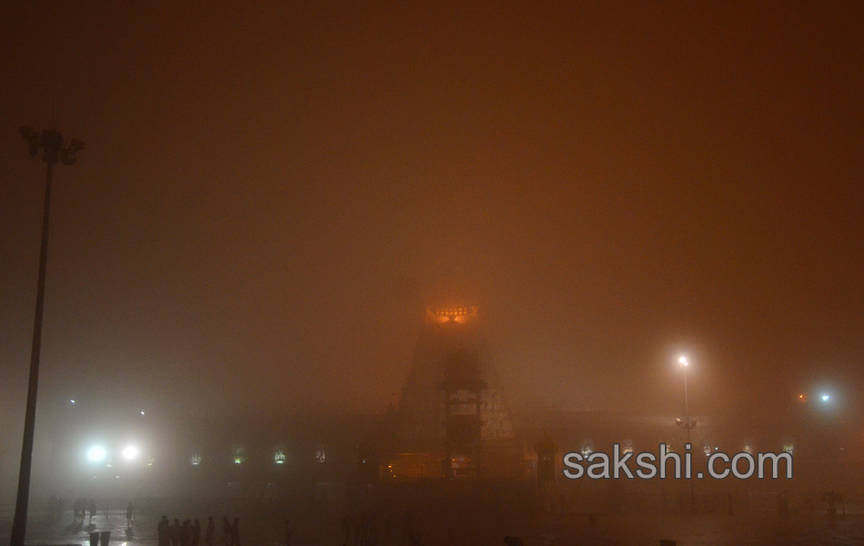 Heavy fog in Tirumala - Sakshi1