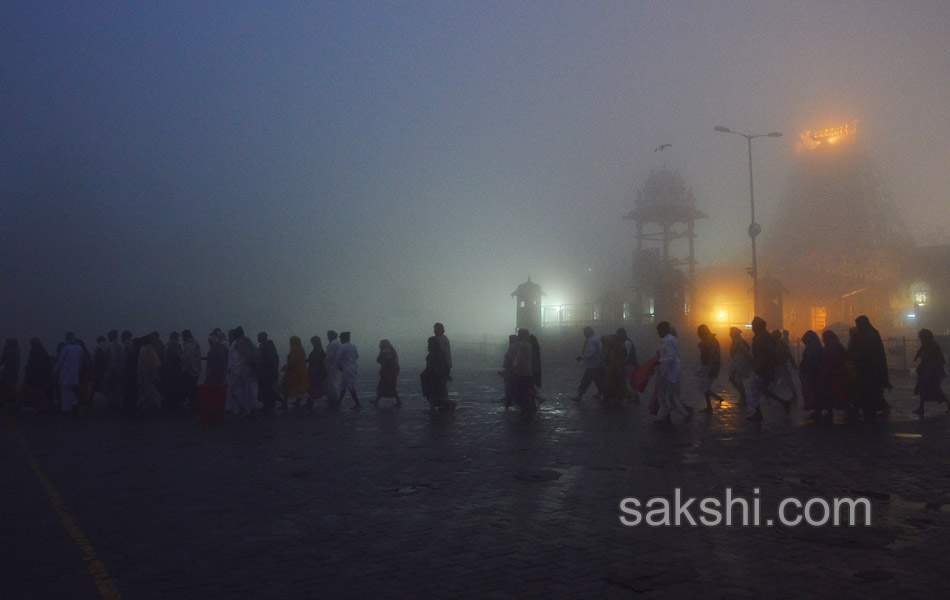 Heavy fog in Tirumala - Sakshi2