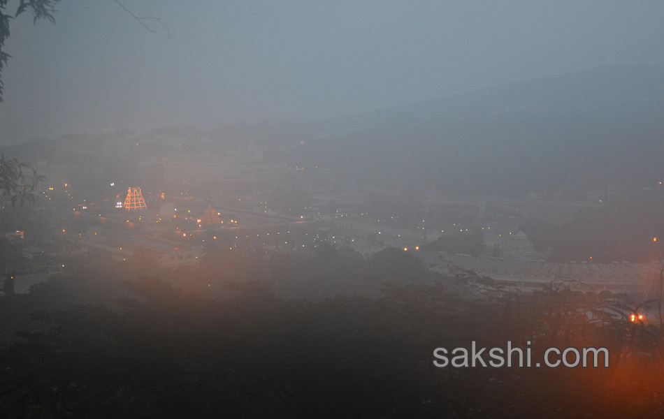 Heavy fog in Tirumala - Sakshi6