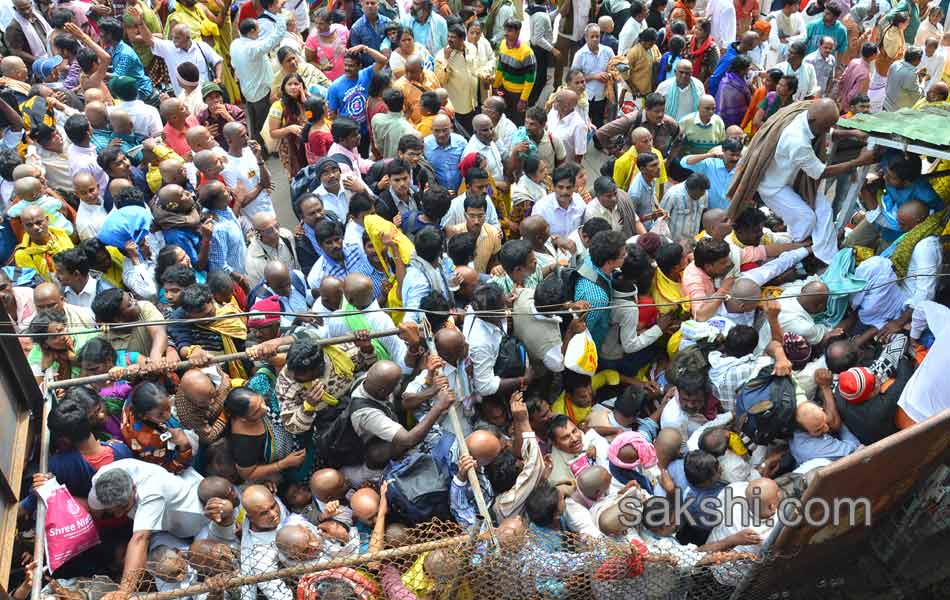 Devotees injured in Tirumala6