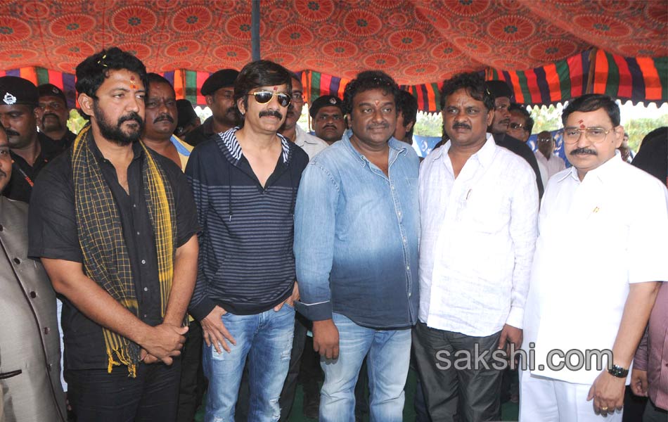 hero ravi teja in vijyawada3