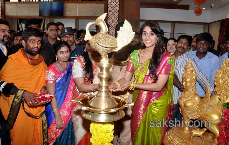 Rezina launches Chennai Shopping Mall - Sakshi1