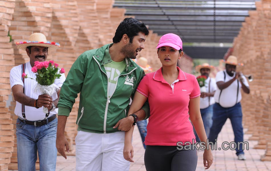 Hyderabad love stroy stills2