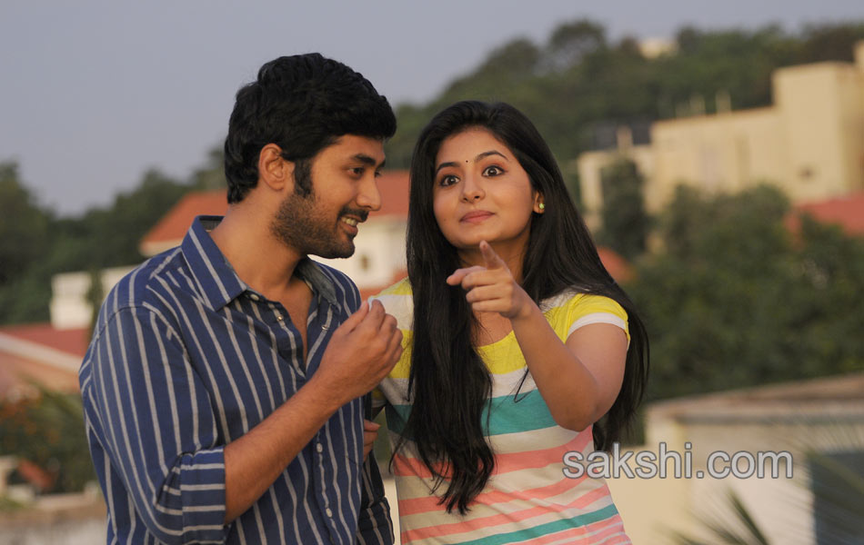 Hyderabad love stroy stills3