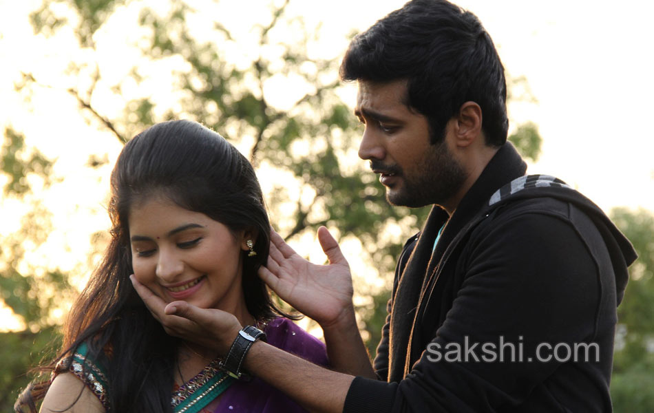 Hyderabad love stroy stills6