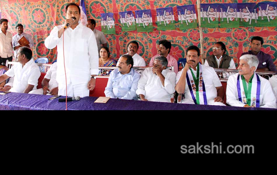 YS Jagan rythu Deeksha posters released in tanuku - Sakshi7