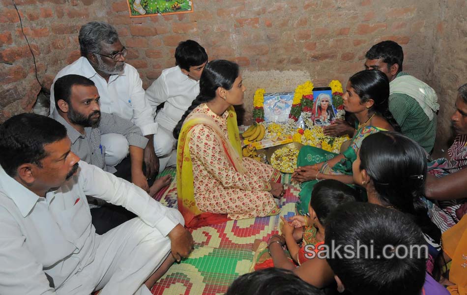 seventh day of sharmila tour in Nalgonda district4