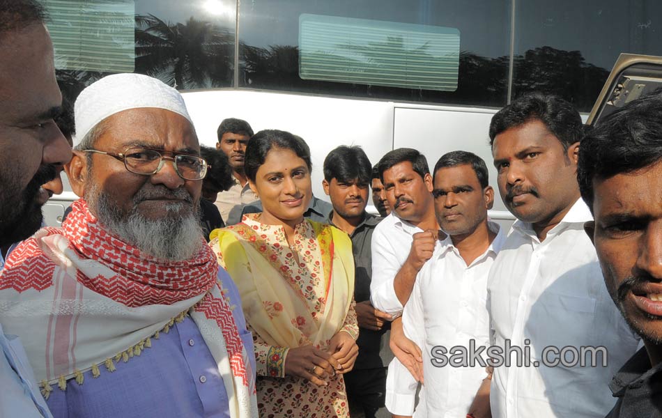 seventh day of sharmila tour in Nalgonda district12