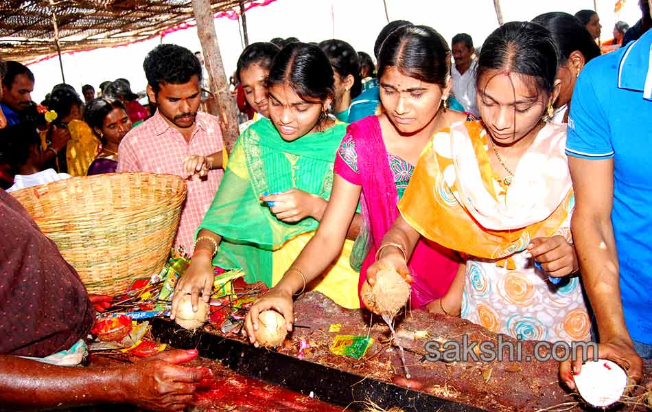 Pedda Gattu Jatara in Nalgonda - Sakshi2