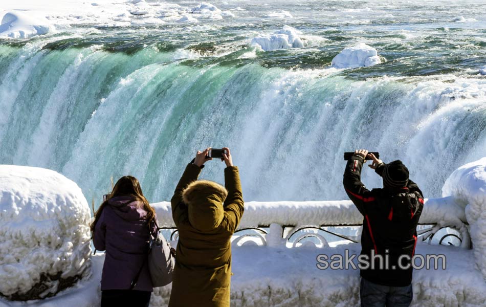 niagara falls frozen2