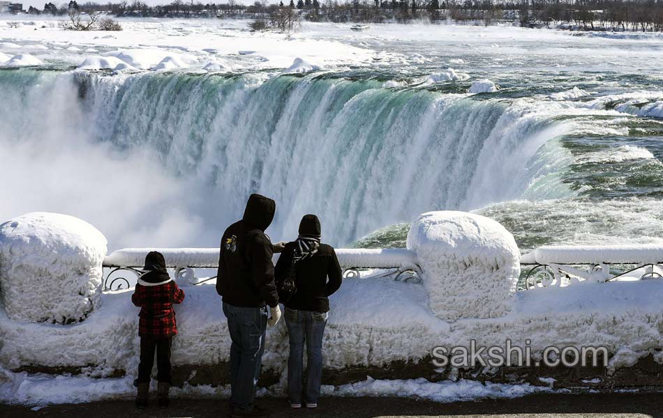 niagara falls frozen7