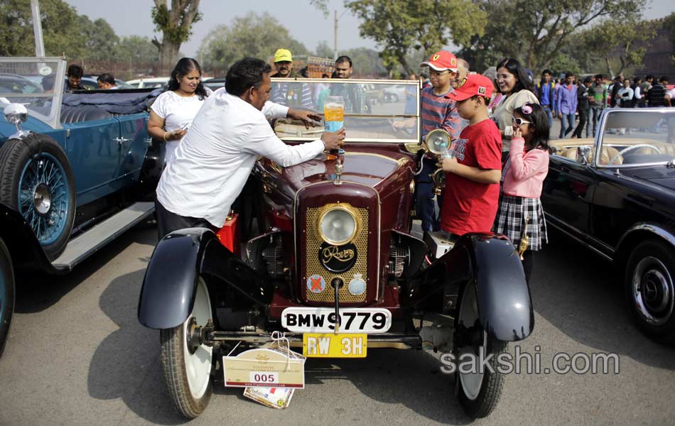 vintage car rally at delhi15