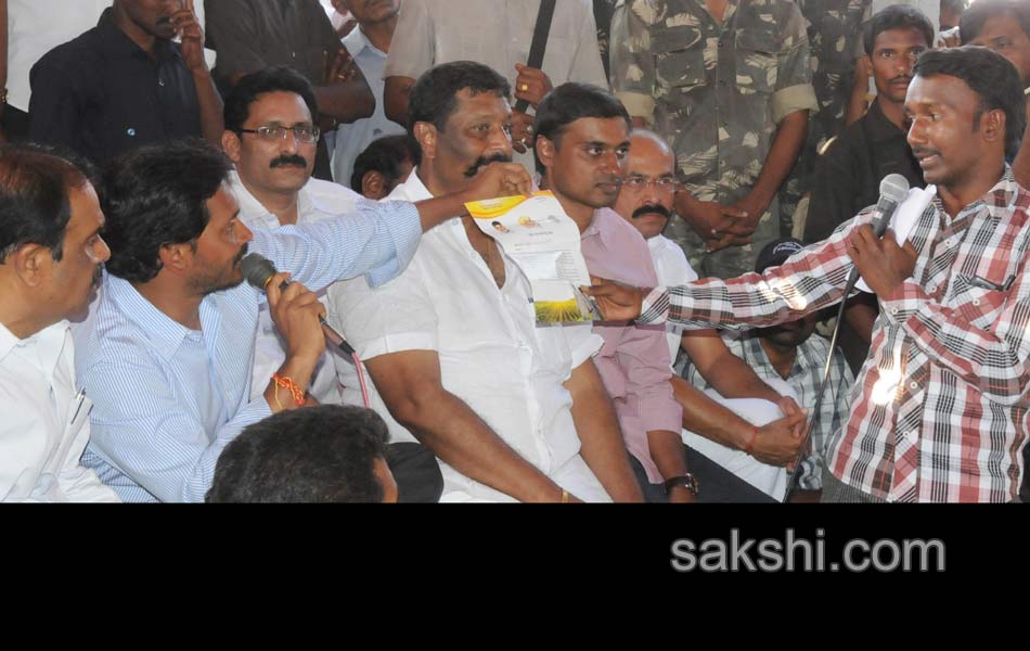 YS Jagan raithu Barosa Yatra - Sakshi10