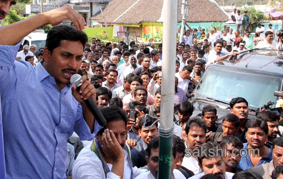 ys jagan mohan reddy visit in andrapradesh capital villages - Sakshi1