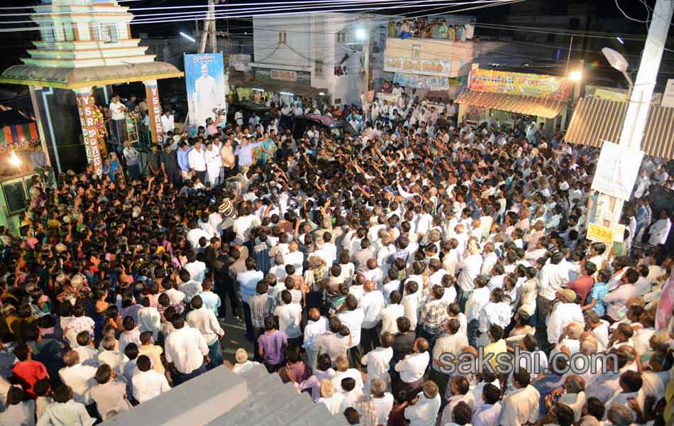 ys jagan mohan reddy visit in andrapradesh capital villages - Sakshi19