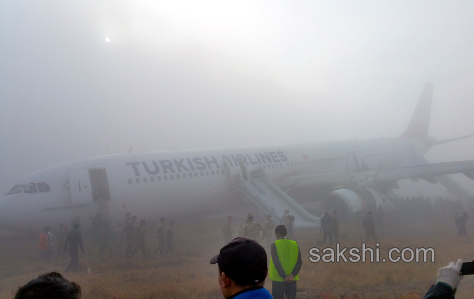 Turkish plane suffers nose gear collapse in Kathmandu11