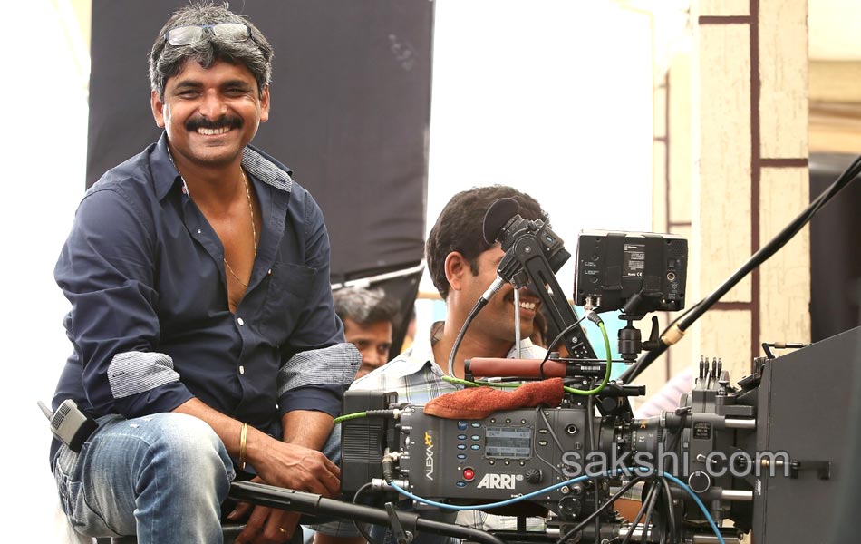 son of satyamurthy working stills9