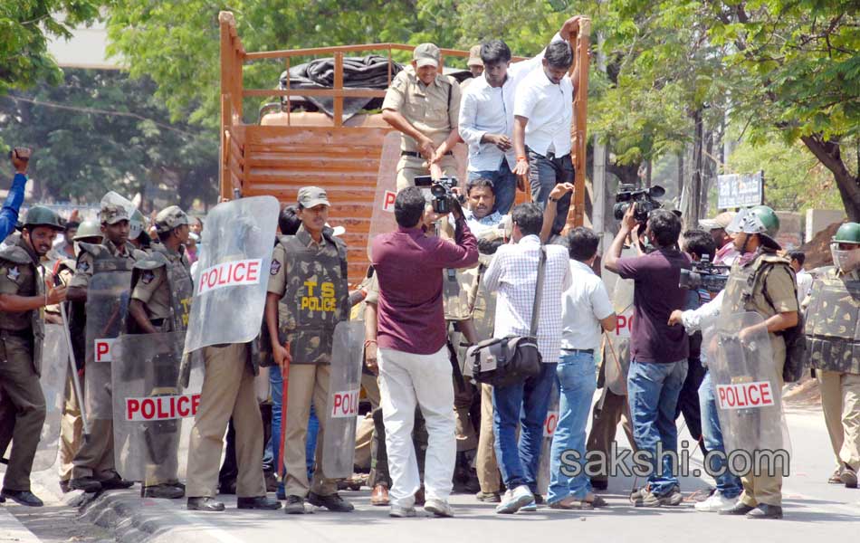 Protests at Osmania University foiled by Police - Sakshi5