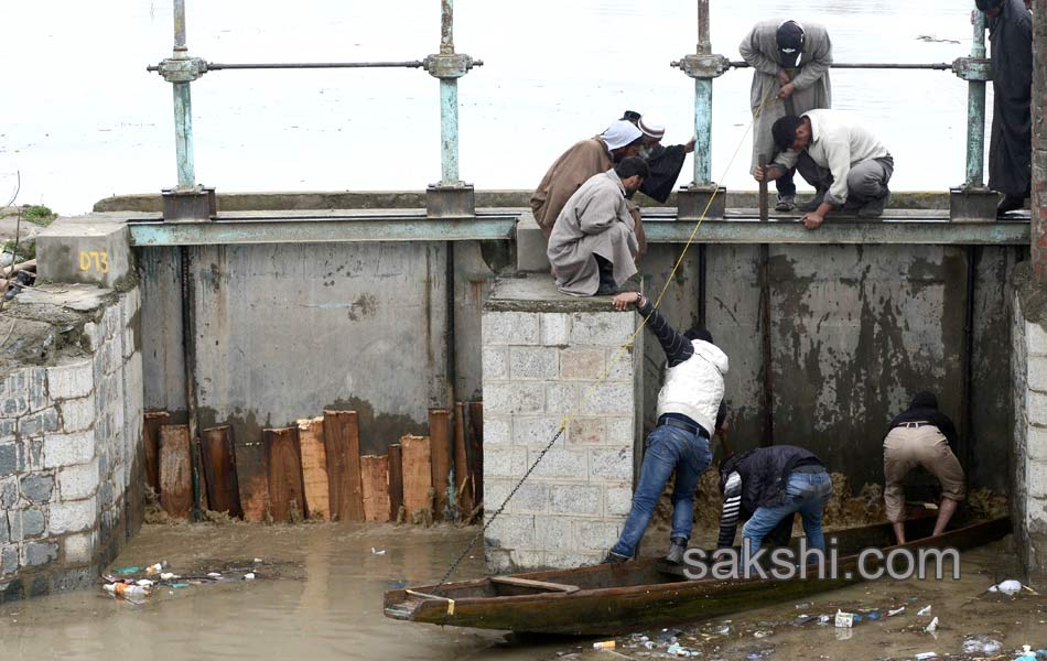 Heavy rains devastate Kashmir Valley with flash floods3