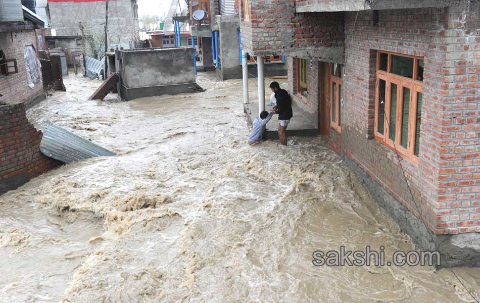 Heavy rains devastate Kashmir Valley with flash floods6