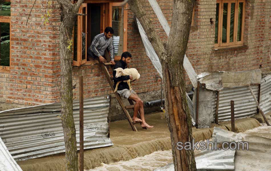 Heavy rains devastate Kashmir Valley with flash floods18