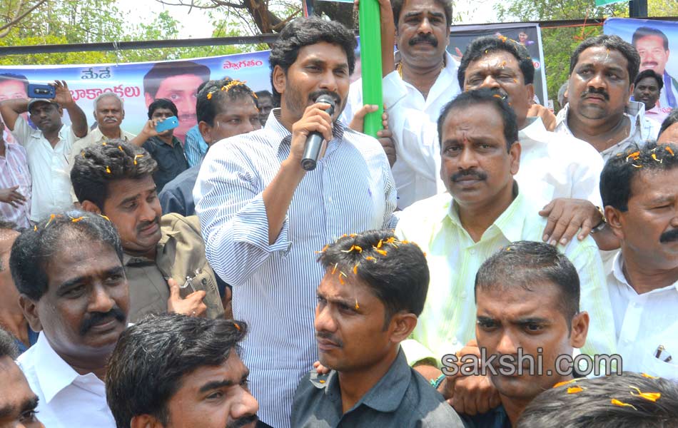 ys jagan Interacting with people - Sakshi7