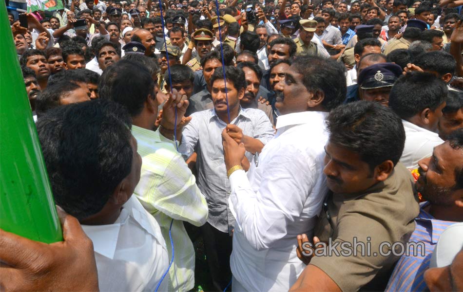 ys jagan Interacting with people - Sakshi10