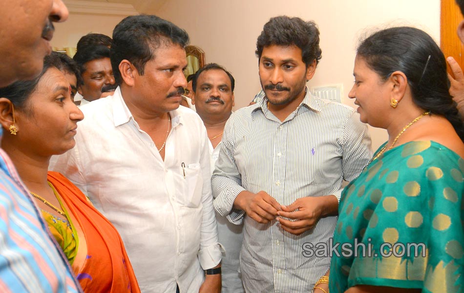 ys jagan Interacting with people - Sakshi16